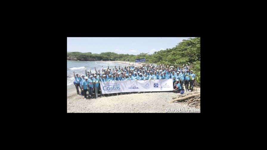 Popular realiza jornada de limpieza de costas en Haina