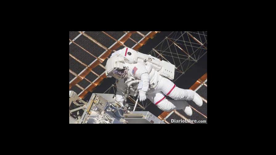 Astronautas realizan segunda caminata