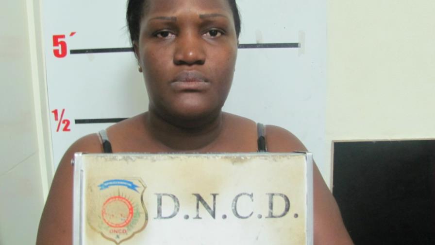 Apresan mujer sorprendida 19 veces vendiendo droga