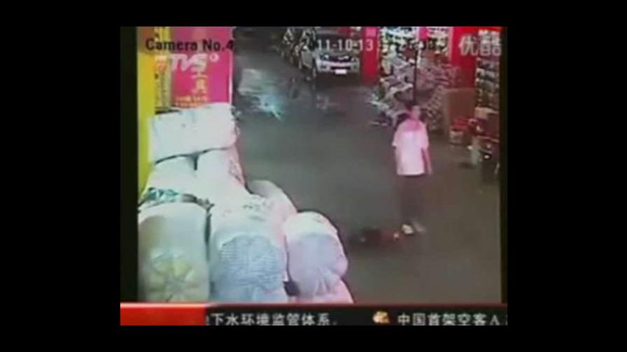 China: Ordenan arresto de conductores por muerte de niña atropellada