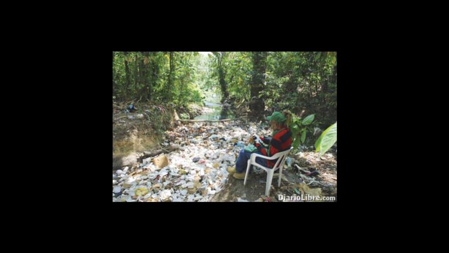 José Boquete encuentra estufas y neveras en cauce arroyo Manzano