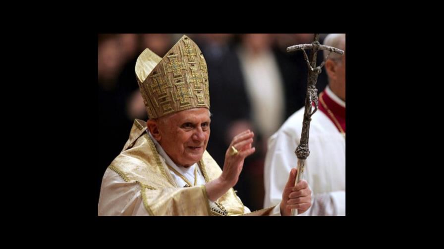 Papa conmemora Vigilia Pascual en la basílica San Pedro