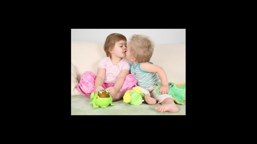 Encontré a mis hijos de 3 y 5 años tocándose entre si Encontré a mis hijos de 3 y 5 años tocándose entre si