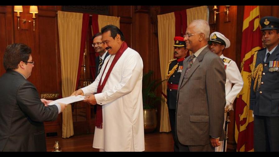 Hans Dannenberg presenta credenciales en Sri Lanka