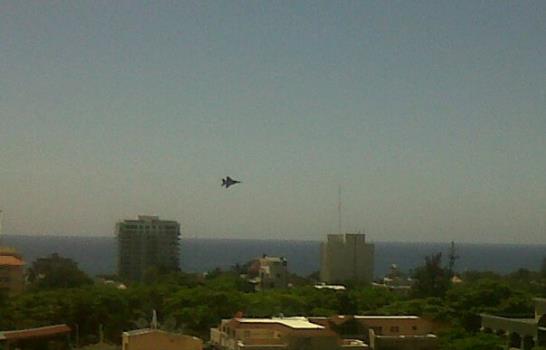 Aviones F-15 surcan los cielos, es avance de espectáculo