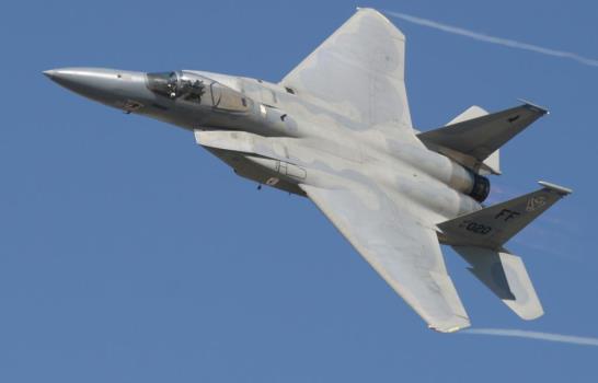 Aviones F-15 surcan los cielos, es avance de espectáculo