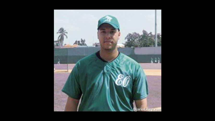 Los Cardenales suben a receptor Tony Cruz