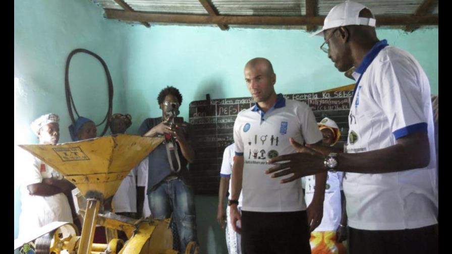 Zidane hace un llamamiento en contra de la pobreza en Mali