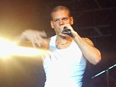 Vocalista de Calle 13 es agredido con un celular durante concierto