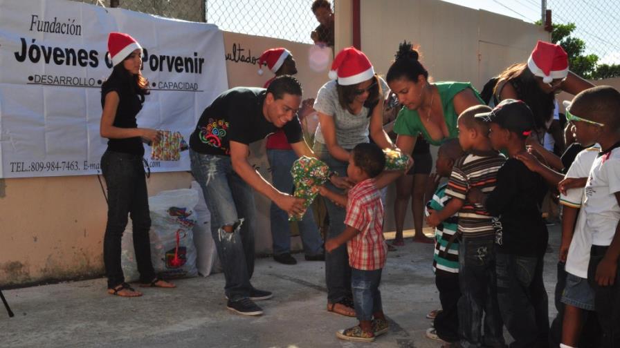 Fundación Jóvenes del Porvenir dona juguetes