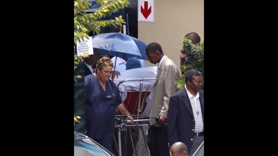 Mandela es dado de alta de hospital en Sudáfrica