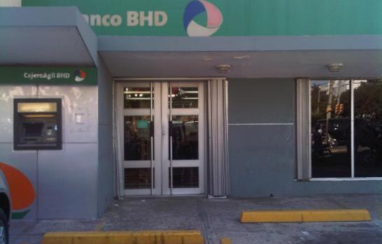 Dos heridos en intento de asalto a Banco BHD
