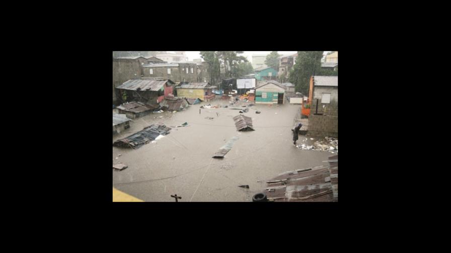 Lluvias destruyen casas e inundan sectores Stgo.