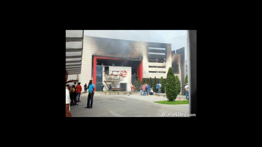 Fuego destruye los almacenes del Bravo