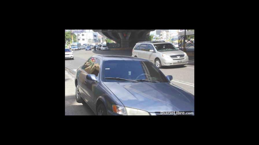 Población ve peligro en carros circulan con vidrios tintados Población ve peligro en carros circulan con vidrios tintados