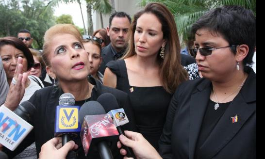 Tras seis meses de muerto, sepultan a Carlos Andrés Pérez