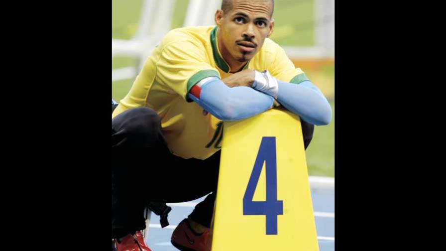 Félix Sánchez pasa a semis en Mundial