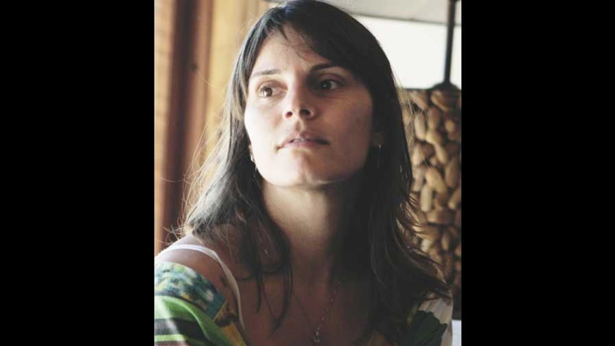 Acciones con nombres y apellidos - Catalina Salazar Directora comercial Acciones con nombres y apellidos - Catalina Salazar Directora comercial