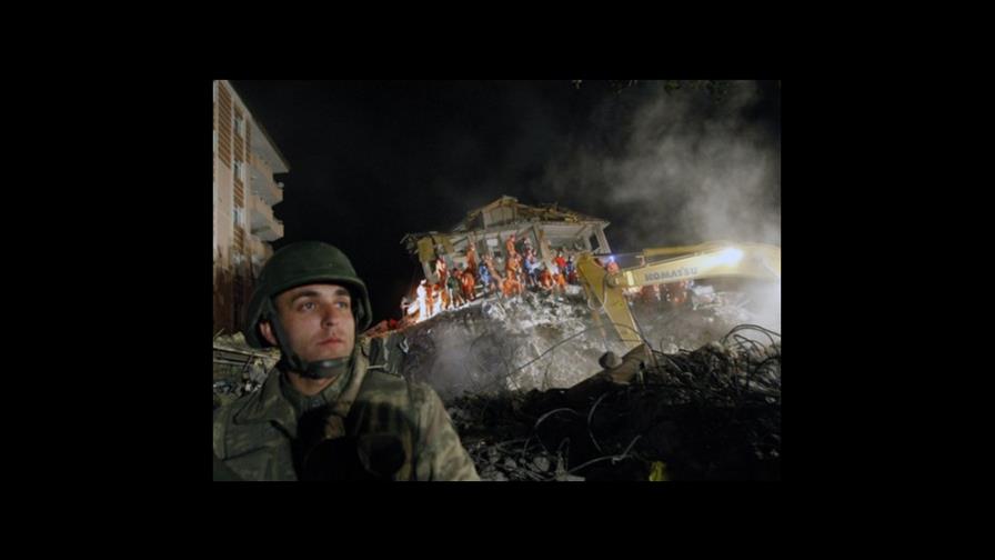 Hay 40 maestros desaparecidos por terremoto en Turquía