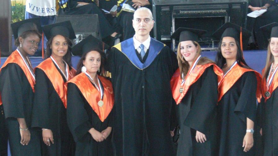 O y M gradúa a 912 nuevos profesionales