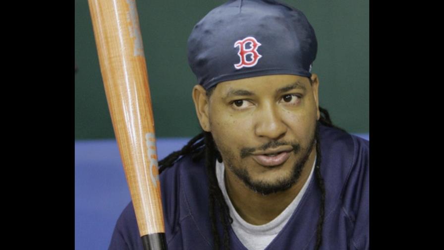 Pelotero Manny Ramírez se convierte al cristianismo