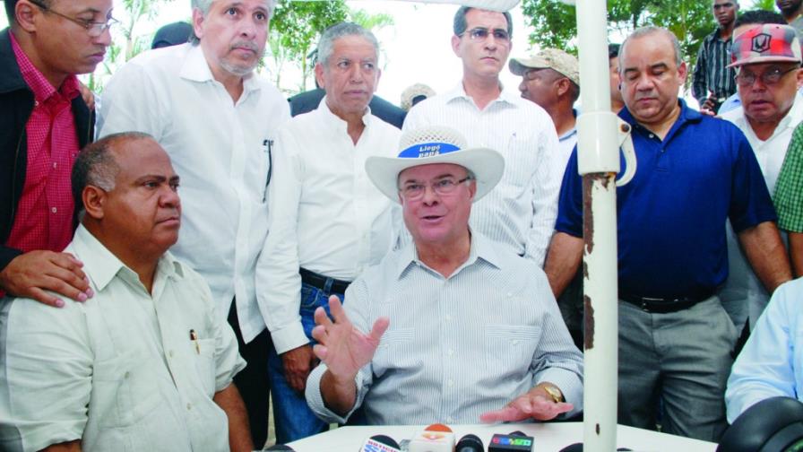 Mejía advierte a Leonel no aceptará chantajes