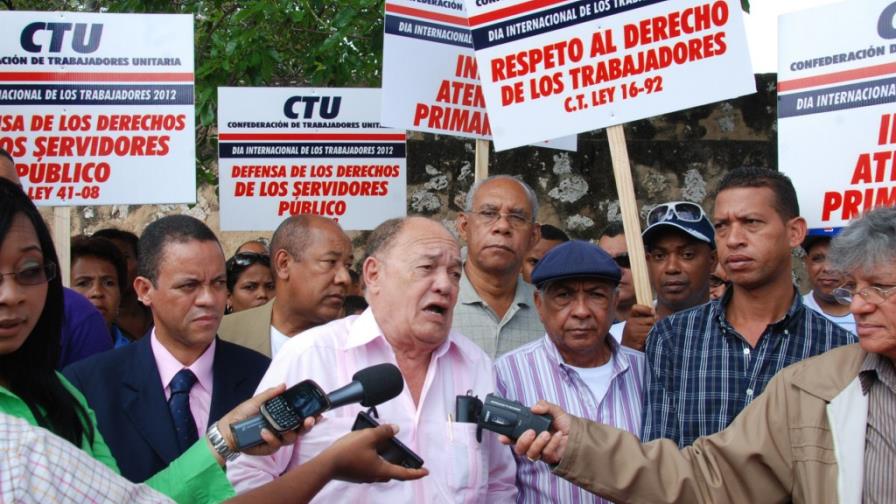 Ministro Trabajo: Hay que mejorar salarios