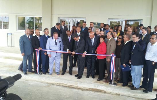 Presidente Fernández reinaugura Hospital Público de Monte Plata