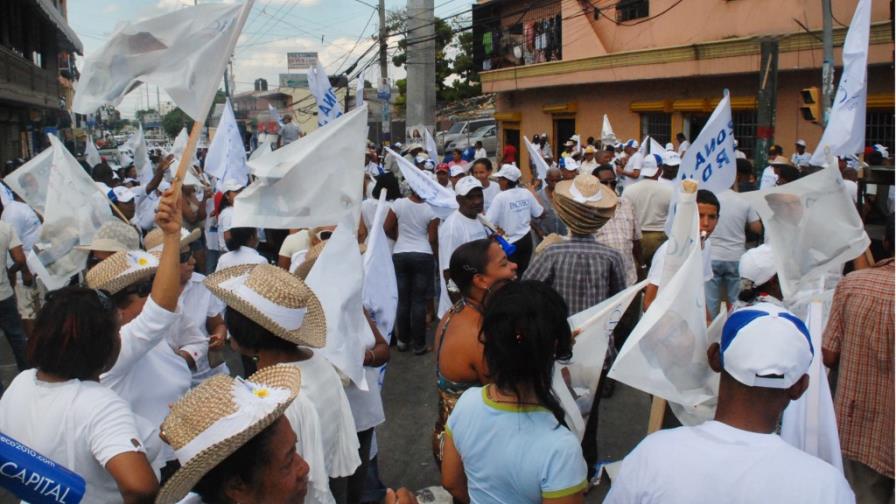 Grupos del PRD miden fuerzas hoy en reunión de Comisión Política