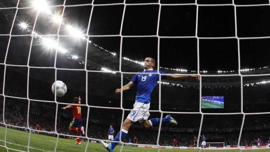 España anota dos goles casi seguidos