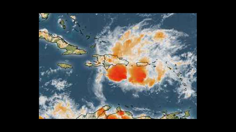 Declaran diez provincias en alerta por onda tropical