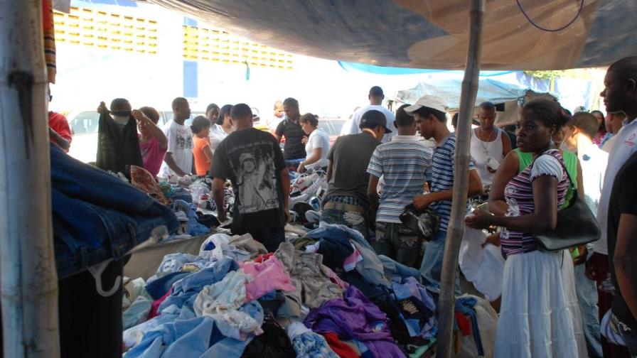 Aduanas habría prohibido entrada ropa usada por puertos Aduanas habría prohibido entrada ropa usada por puertos