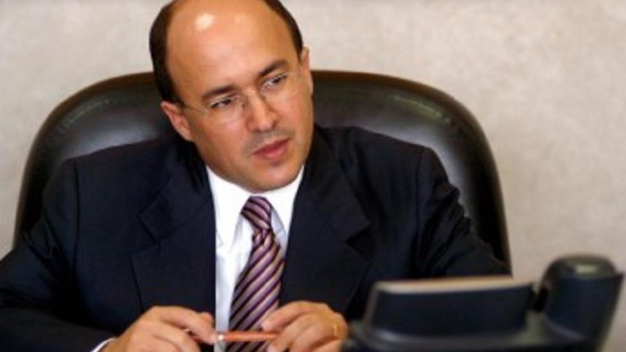 Domínguez Brito evade a la prensa al terminar reunión con Danilo Medina