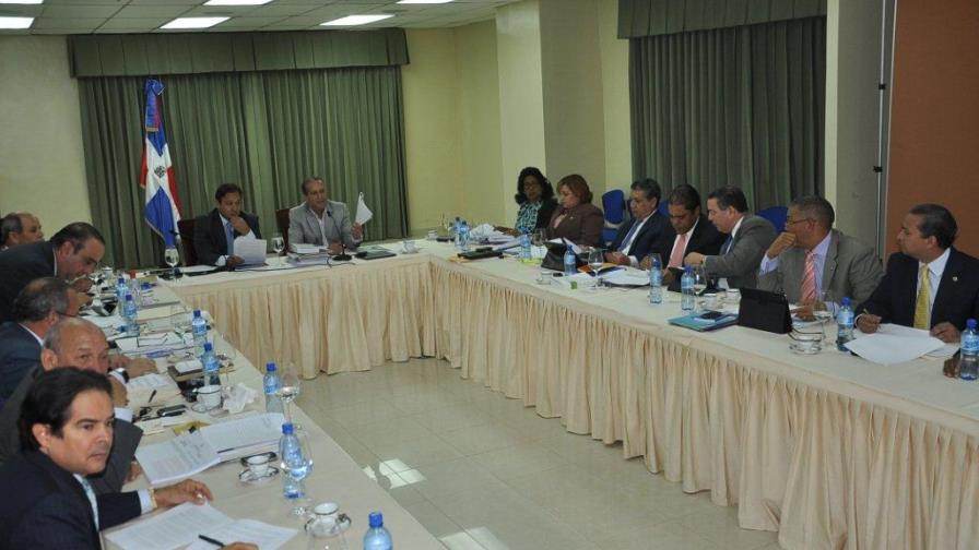 Eliminarían de la reforma impuestos al cine, salones de belleza y peluquerías