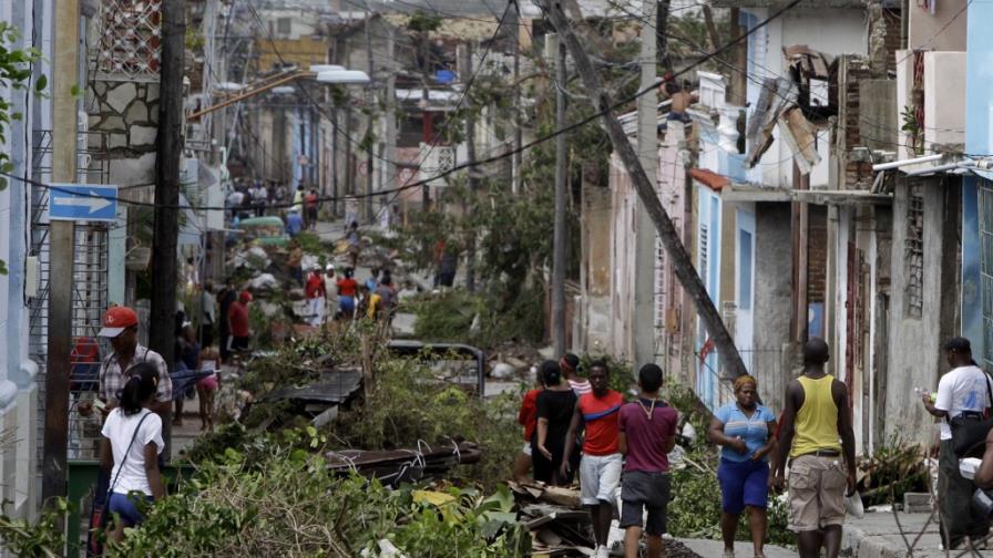 Raúl Castro afirma que Sandy ha sido un golpe realmente duro