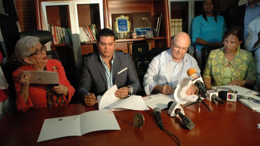 Firman convenio para fomentar la educación ciudadana en Santo Domingo Oeste