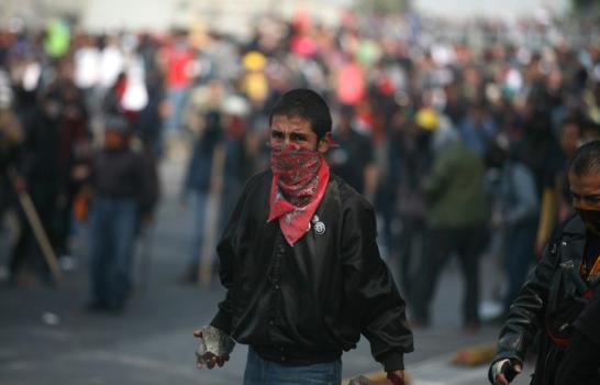 Ocho heridos y 65 detenidos en investidura de Peña Nieto