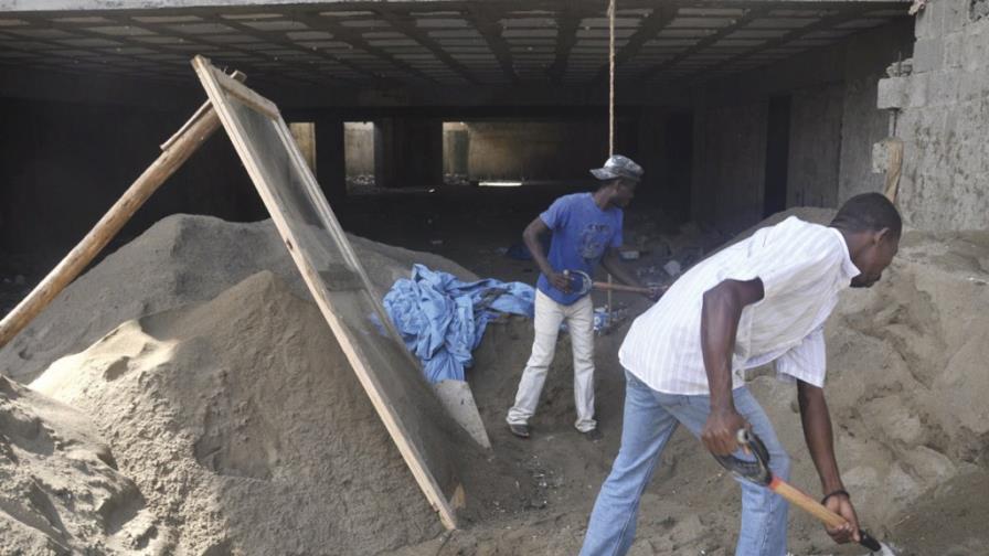 Construcción emplea 59% haitianos ilegales