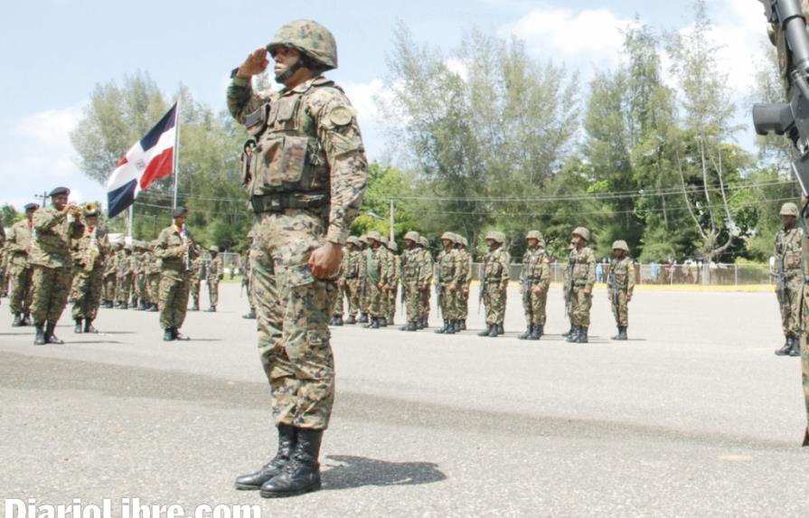 Ejecutivo asciende a unos 2,629 miembros del Ejército Nacional