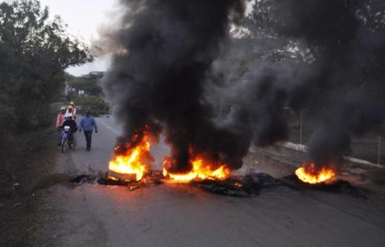 Violentas protestas en Manzanillo en reclamo de carretera
