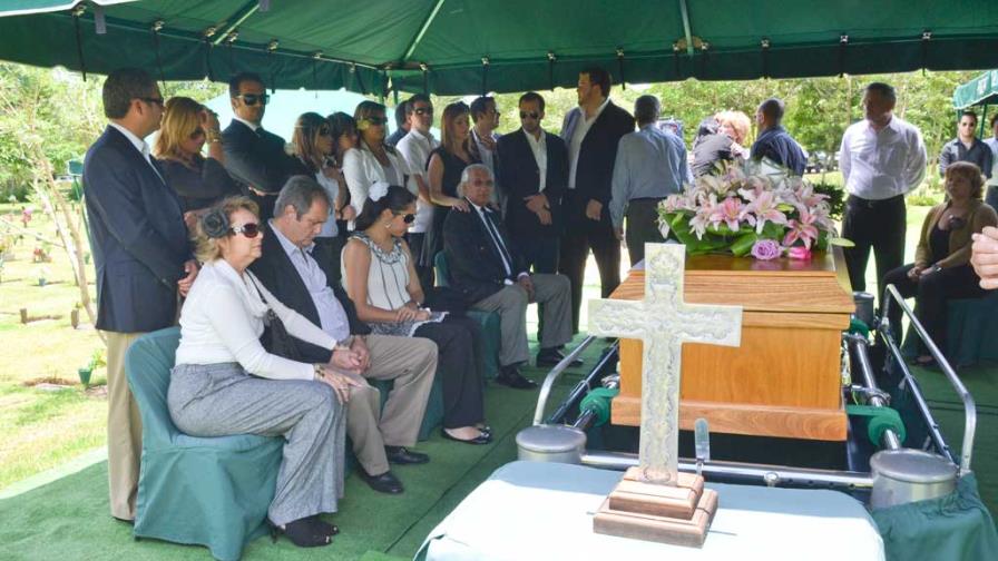Amigos y familiares despiden a Nuryn Sanlley entre aplausos y lágrimas Amigos y familiares despiden a Nuryn Sanlley entre aplausos y lágrimas