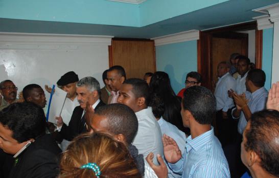 Miguel Vargas dice no es válida Comisión Política que lo suspendió