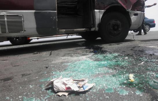 Al menos dos heridos por accidente en Las Américas