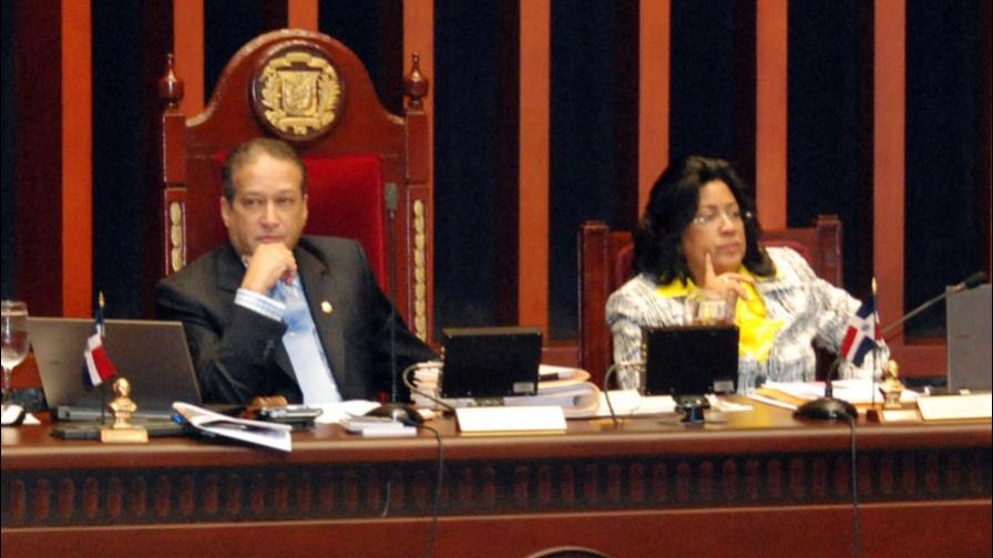 Invitan a funcionarios para debatir proyectos