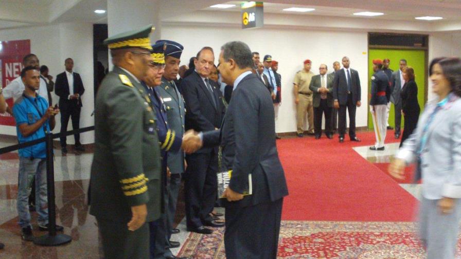 Presidente viajó anoche a Europa, en gira por 10 días