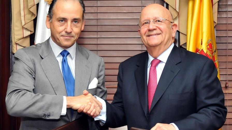 RD y España suscriben acuerdo sobre transporte aéreo