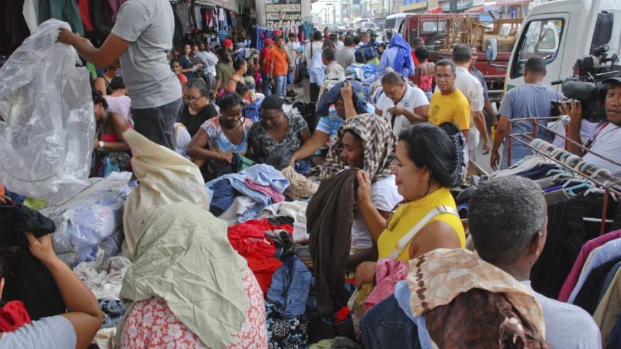 Aduanas confirma que prohíbe la entrada de ropa usada al país Aduanas confirma que prohíbe la entrada de ropa usada al país