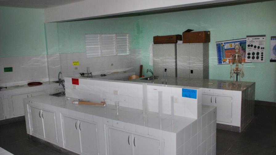 Falta espacio limita instalación laboratorios ciencias en liceos