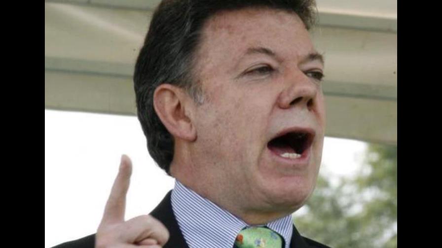 Presidente Santos dice que actos terroristas alejan al país de la paz