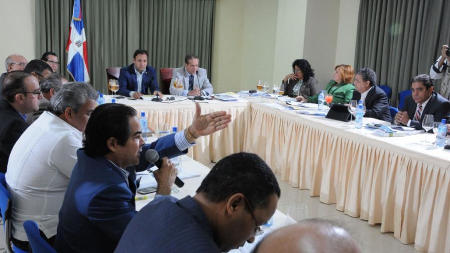 Cambios a la reforma incluyen una amnistía fiscal y posposición impuesto a vehículos